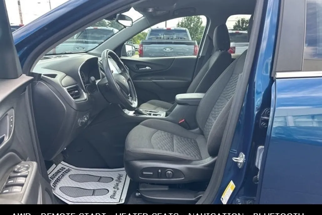 2021 Chevrolet Equinox LT photo 1