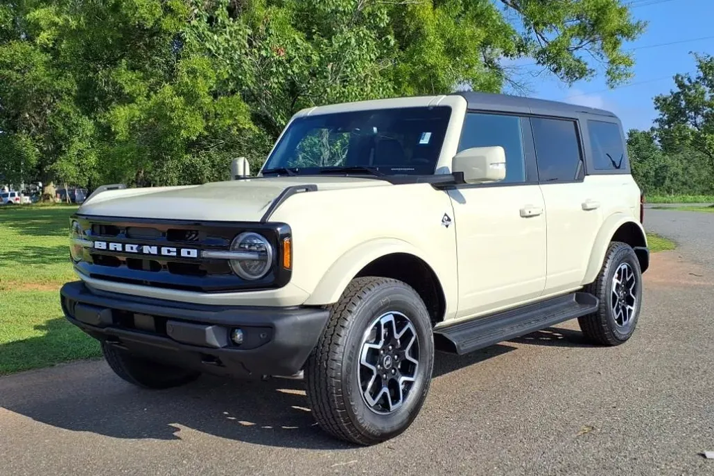 2025 Ford Bronco Outer Banks photo 1