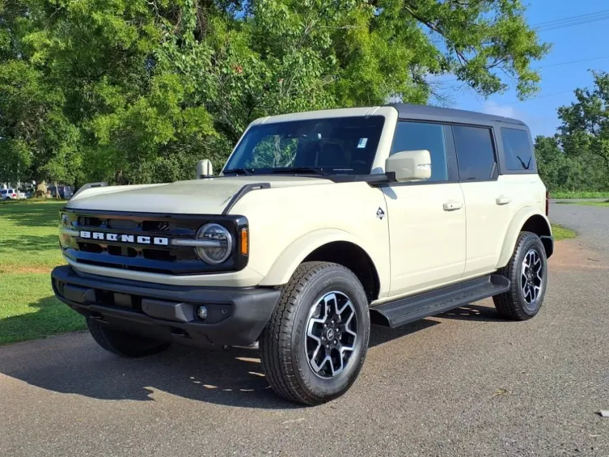 2025 Ford Bronco Outer Banks photo 1
