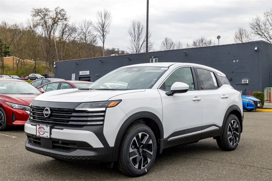 2025 Nissan Kicks SV photo 1
