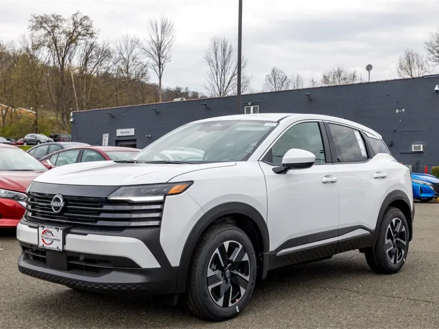 2025 Nissan Kicks SV photo 1