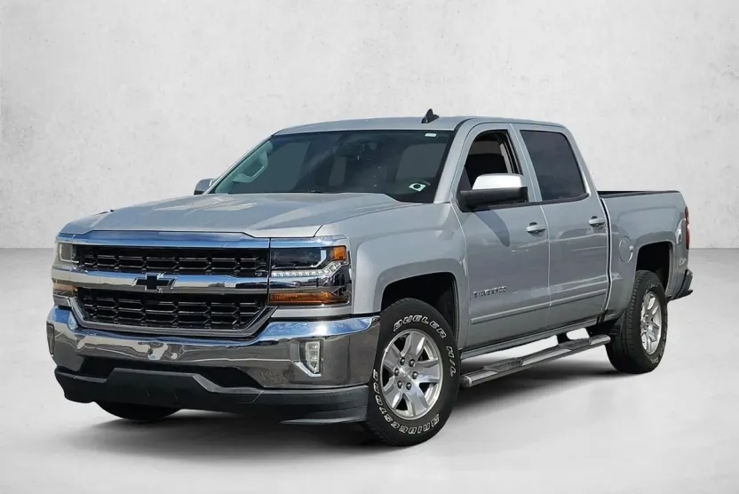 2017 Chevrolet Silverado 1500 LT photo 1