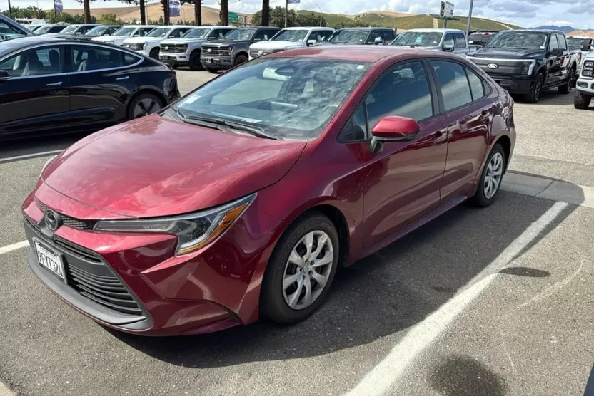 2023 Toyota Corolla LE photo 1