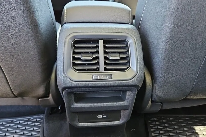 2025 Volkswagen Taos SEL photo 1