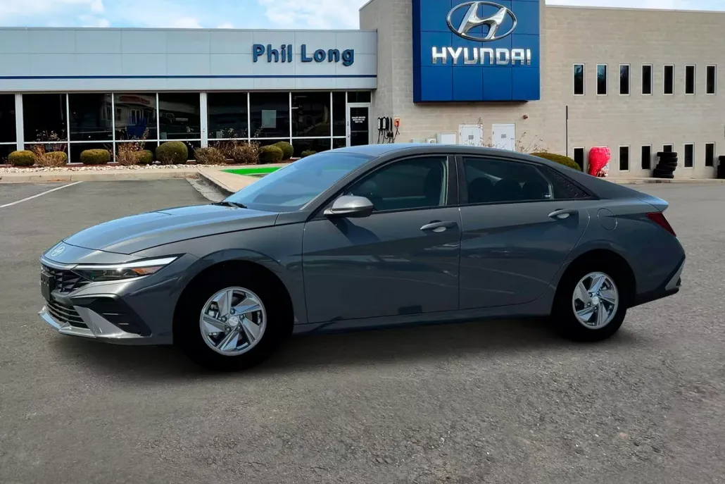 2025 Hyundai Elantra SE photo 1