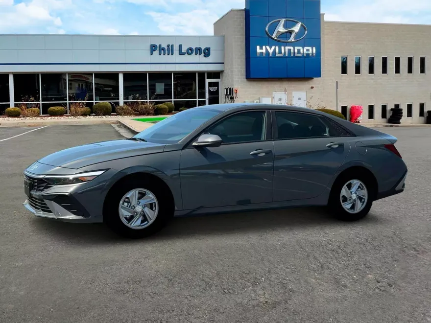 2025 Hyundai Elantra SE photo 1