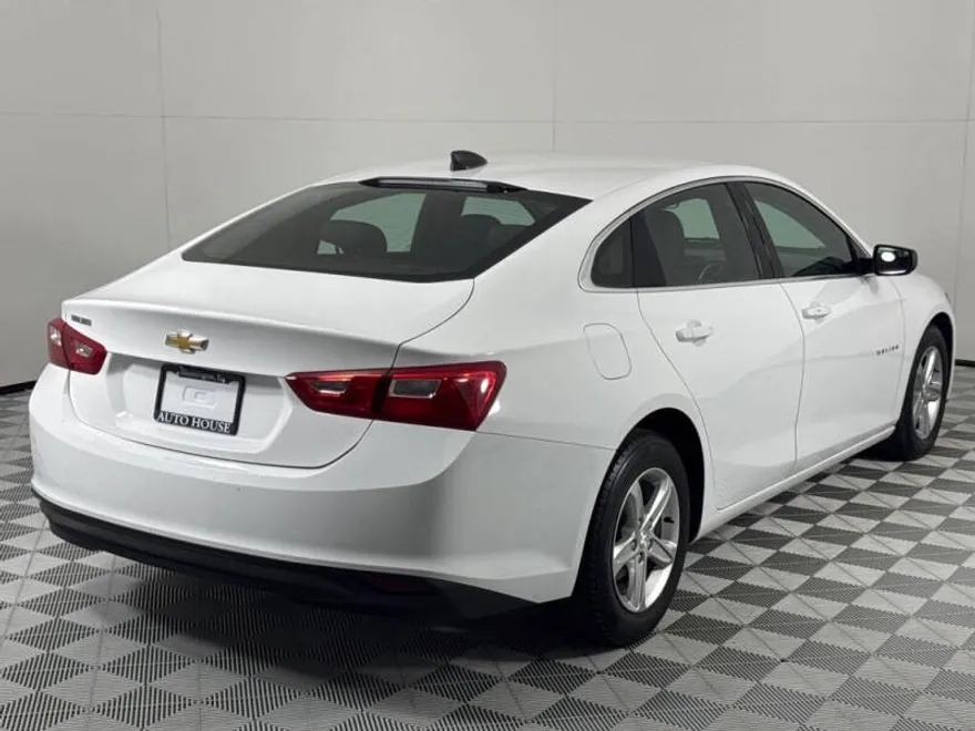 2020 Chevrolet Malibu LS photo 1