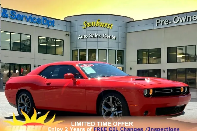 2016 Dodge Challenger SXT photo 1