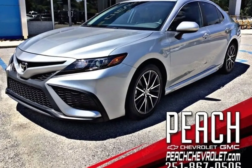 2024 Toyota Camry SE photo 1