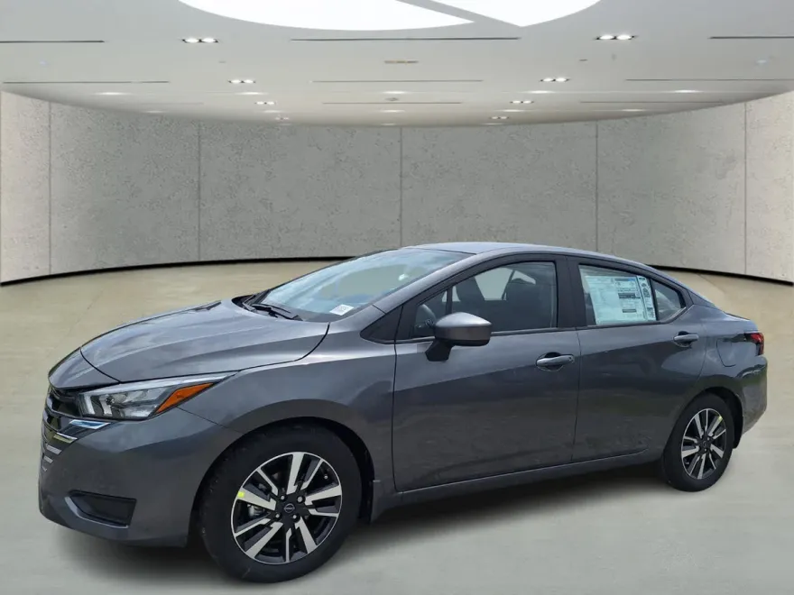 2025 Nissan Versa SV photo 1