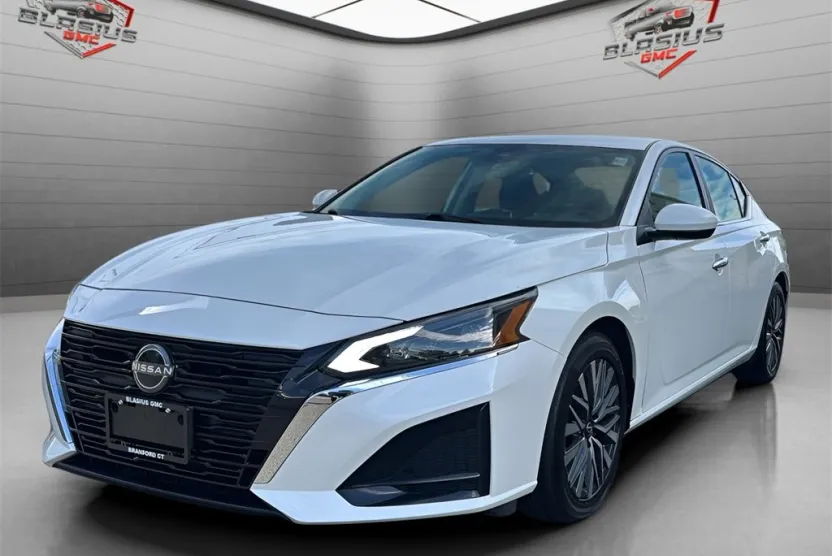 2023 Nissan Altima 2.5 SV photo 1
