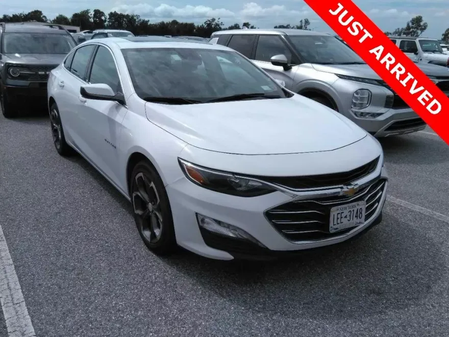 2023 Chevrolet Malibu 1LT photo 1