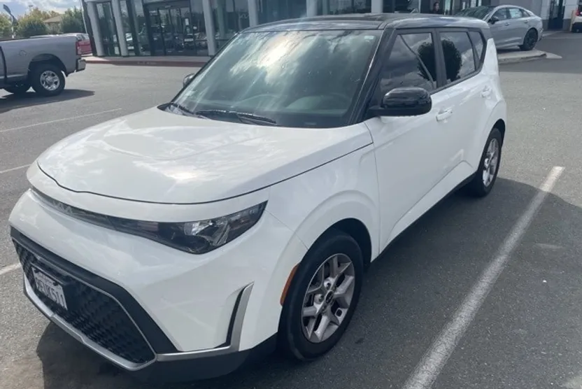 2023 Kia Soul LX S photo 1