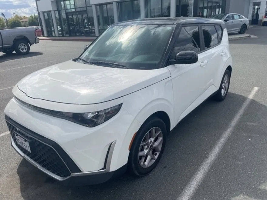 2023 Kia Soul LX S photo 1