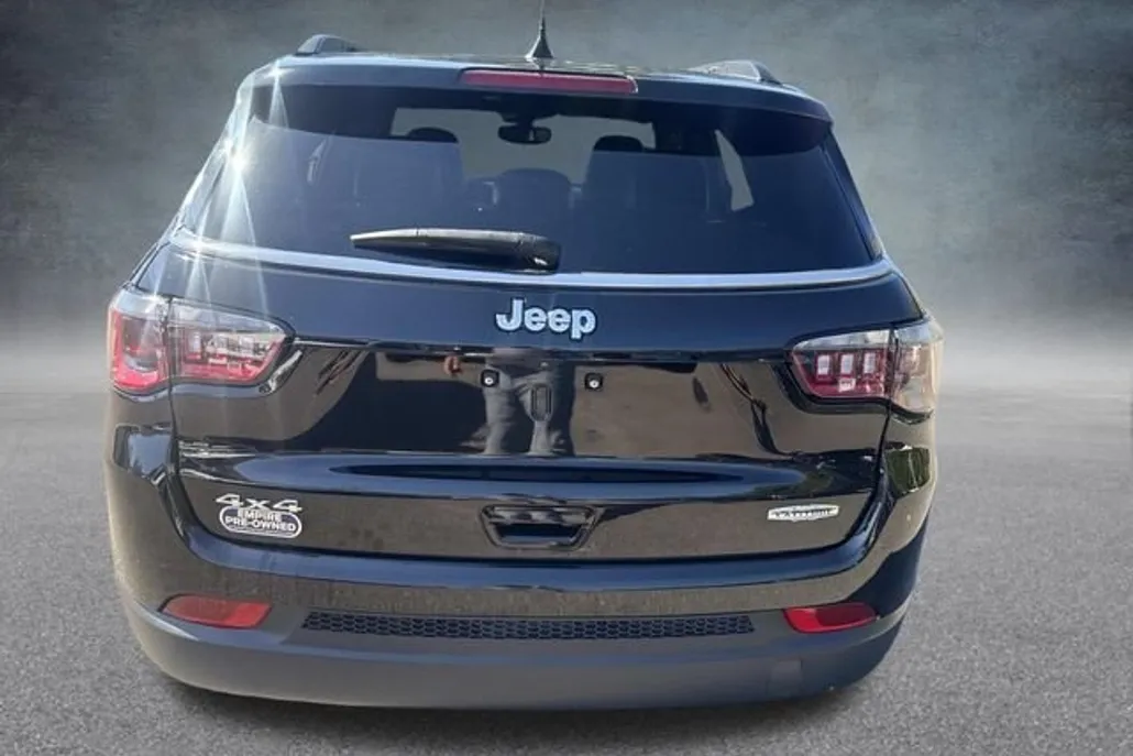2024 Jeep Compass Latitude photo 1