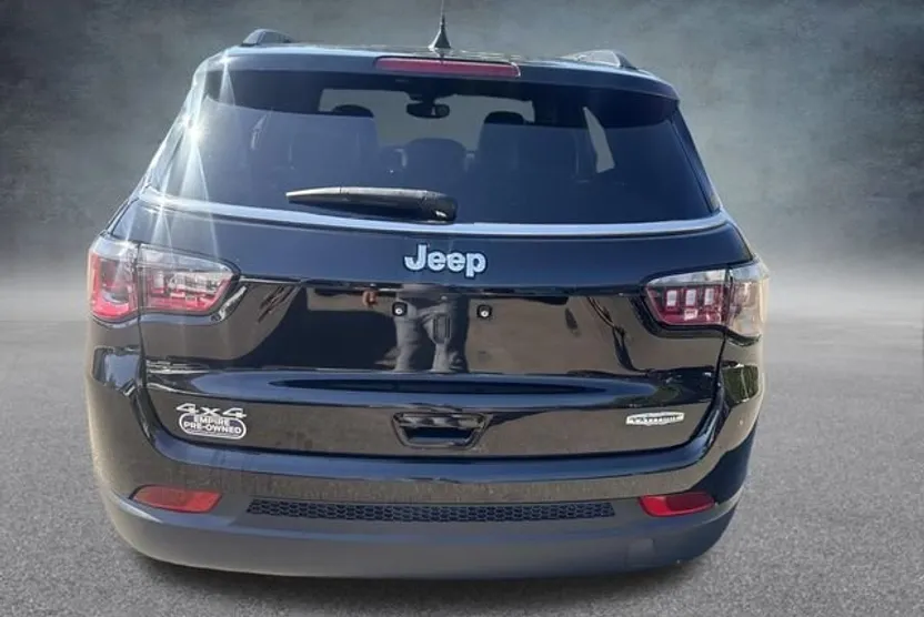 2024 Jeep Compass Latitude photo 1