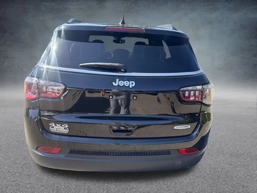 2024 Jeep Compass Latitude photo 1