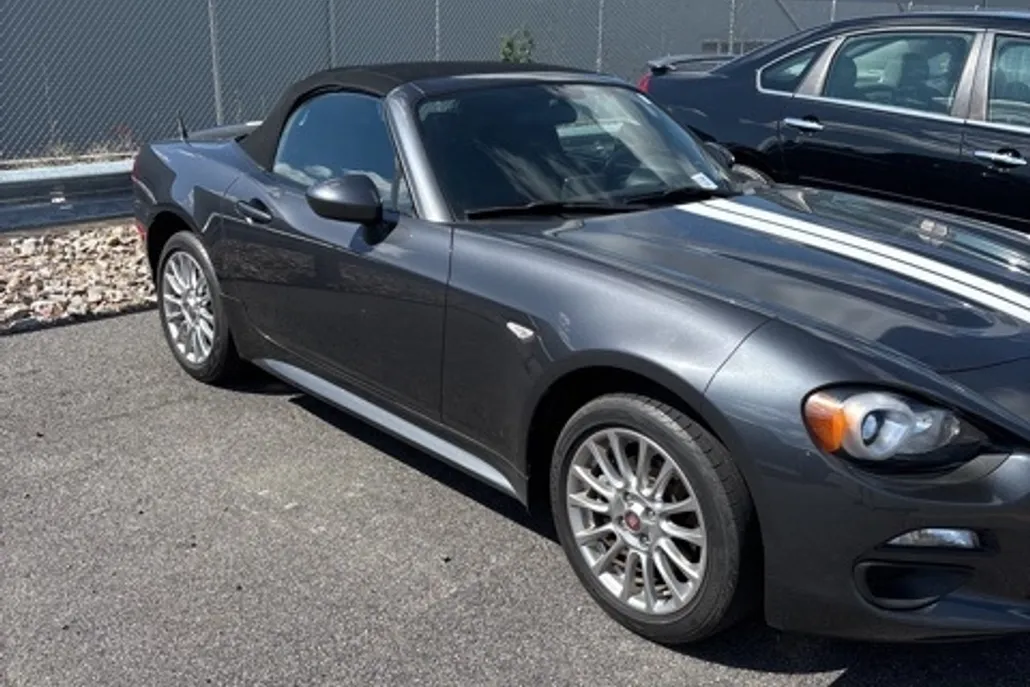 2019 Fiat 124 Spider Classica photo 1