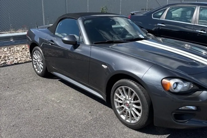 2019 Fiat 124 Spider Classica photo 1