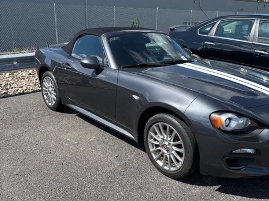 2019 Fiat 124 Spider Classica photo 1