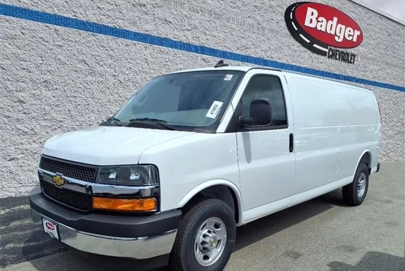 2025 Chevrolet Express Cargo 3500 photo 1