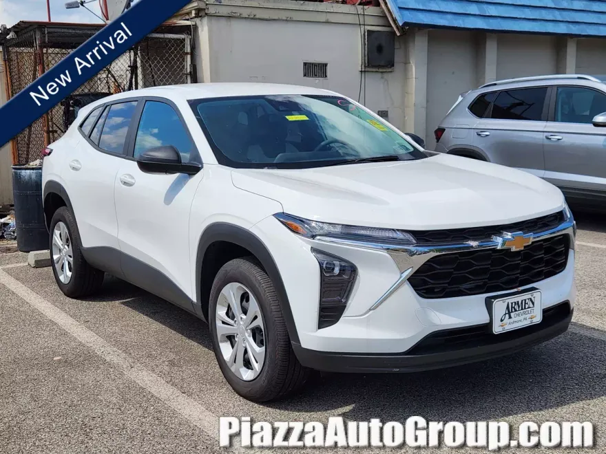 2025 Chevrolet Trax LS photo 1