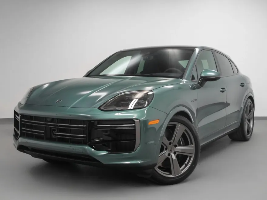 2025 Porsche Cayenne Turbo E-Hybrid photo 1