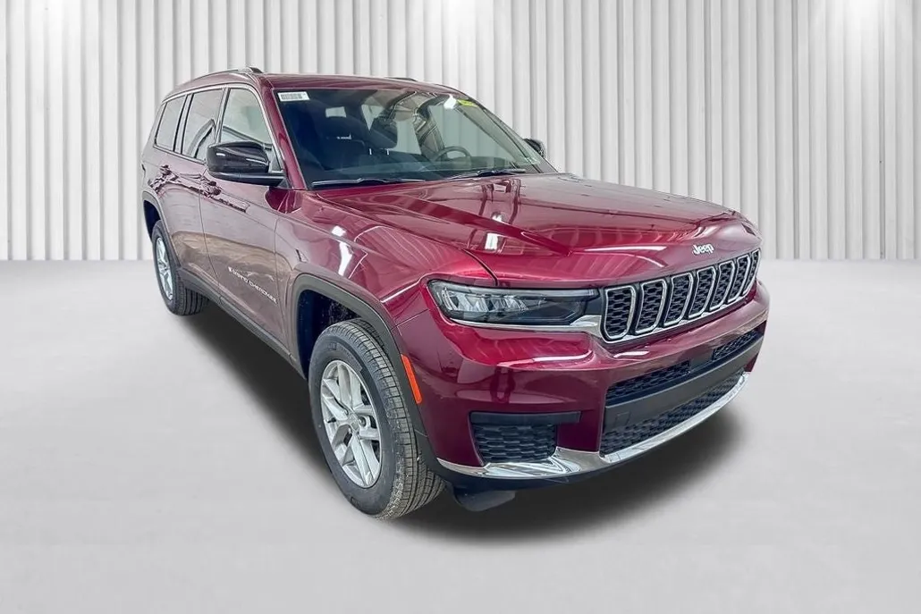 2025 Jeep Grand Cherokee Laredo photo 1