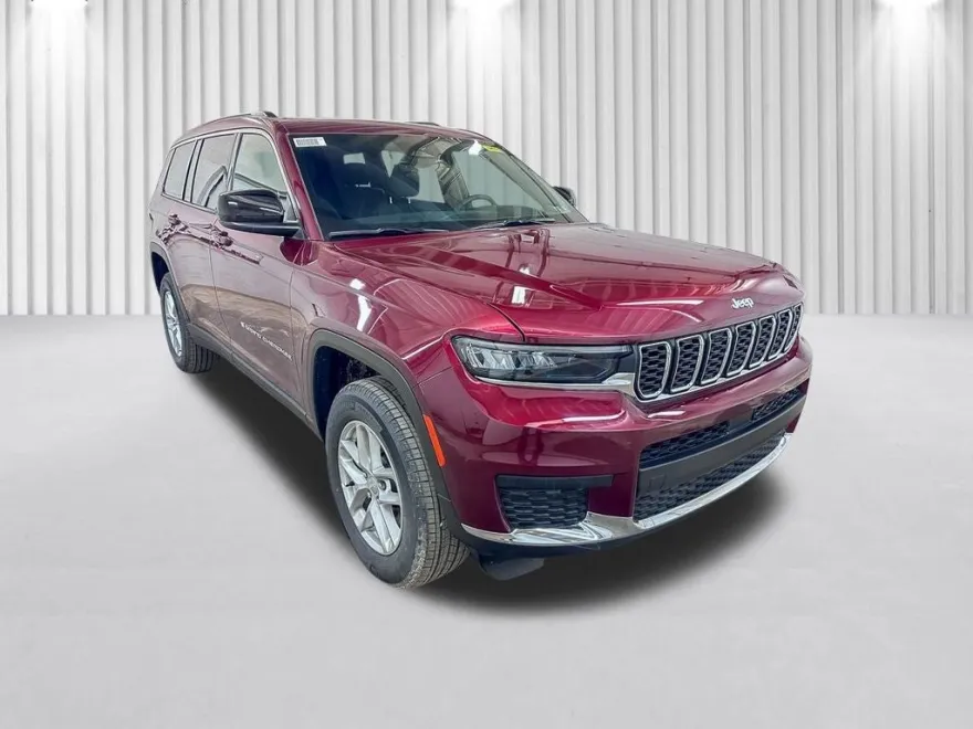 2025 Jeep Grand Cherokee Laredo photo 1