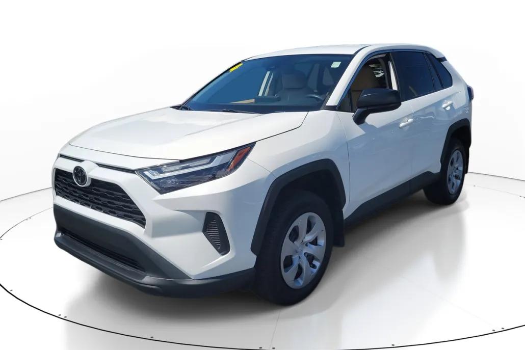 2024 Toyota RAV4 LE photo 1