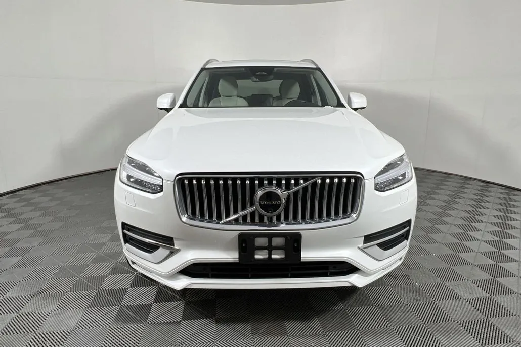 2024 Volvo XC90 B5 Plus photo 1