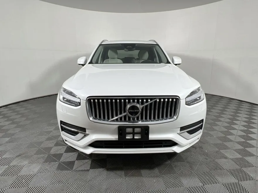 2024 Volvo XC90 B5 Plus photo 1