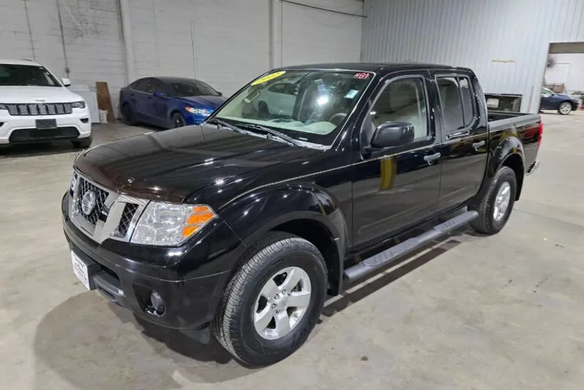 2012 Nissan Frontier SV photo 1