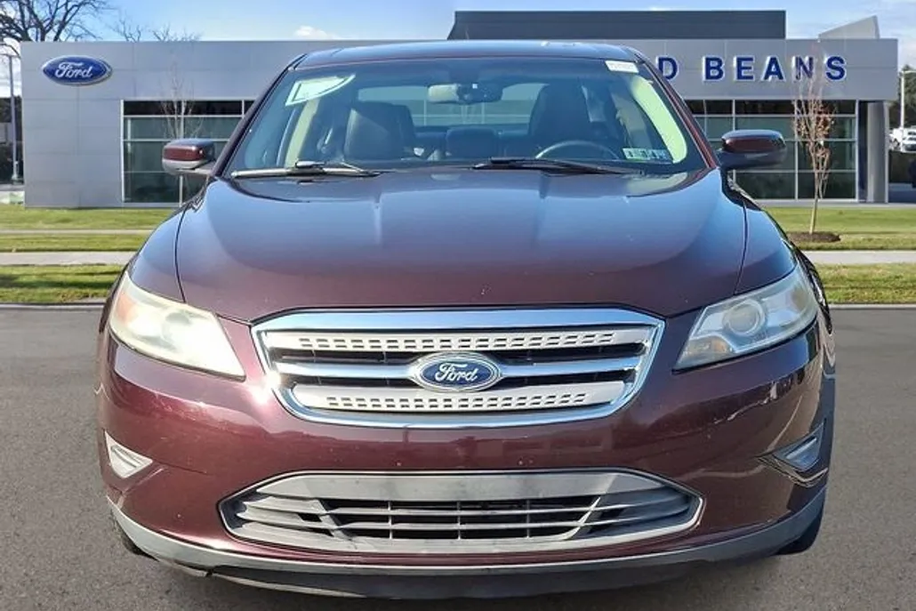 2011 Ford Taurus SEL photo 1