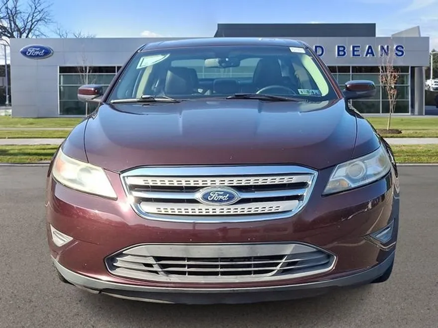 2011 Ford Taurus SEL photo 1