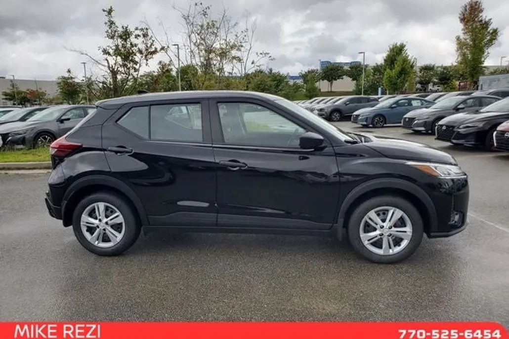 2025 Nissan Kicks Play S photo 1