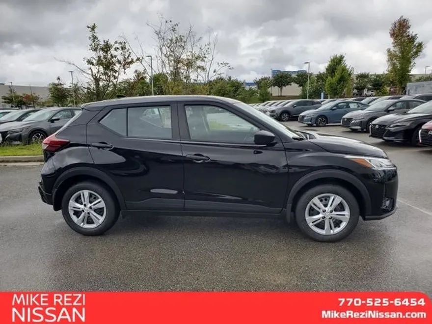 2025 Nissan Kicks Play S photo 1