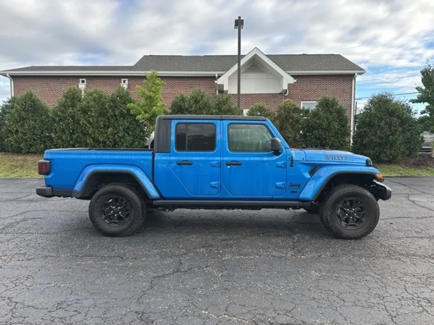 2021 Jeep Gladiator Willys photo 1