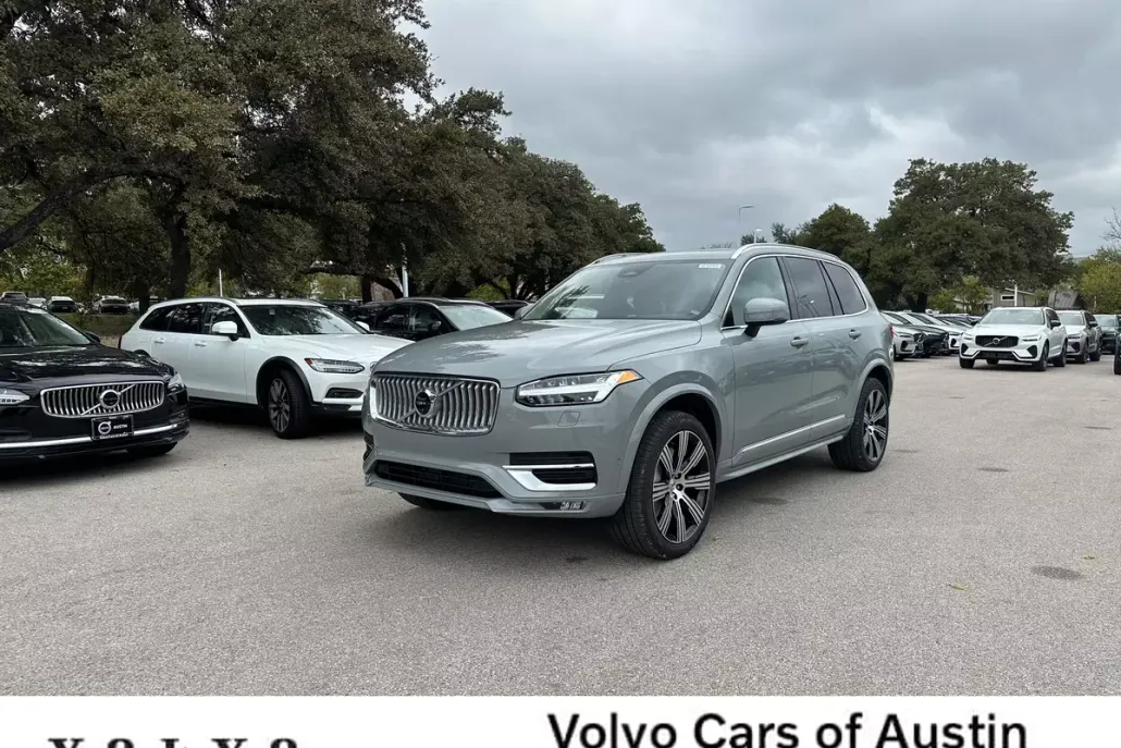 2025 Volvo XC90 Plus AWD photo 1