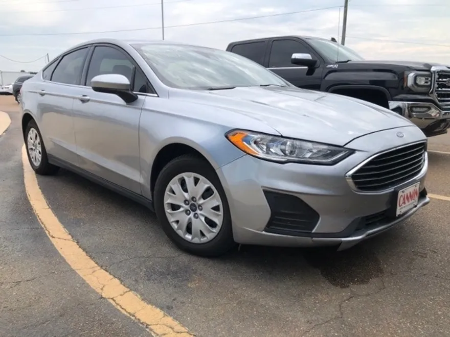 2020 Ford Fusion S photo 1