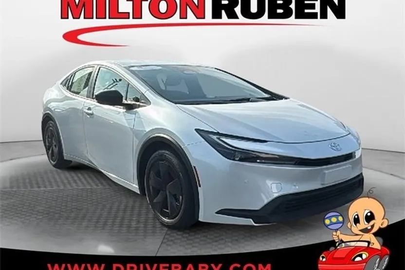 2024 Toyota Prius LE photo 1