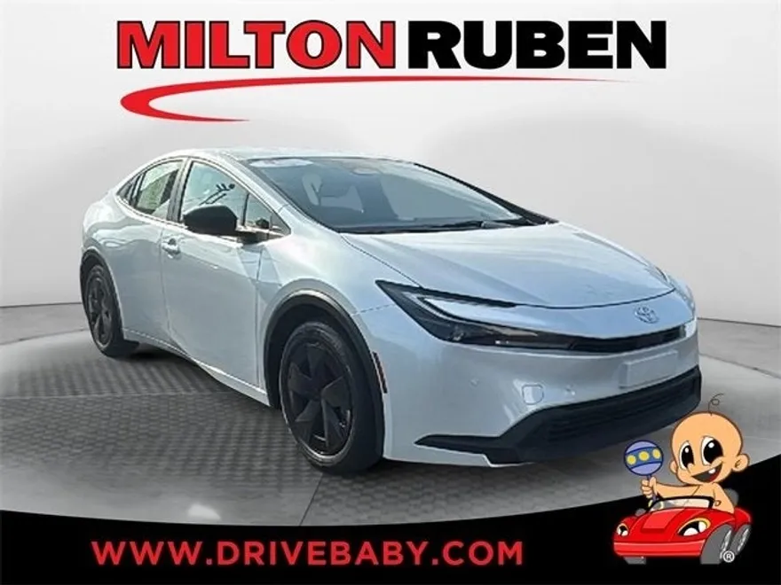 2024 Toyota Prius LE photo 1