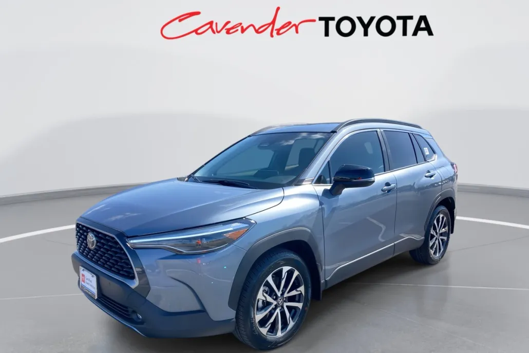 2025 Toyota Corolla Cross XLE photo 1