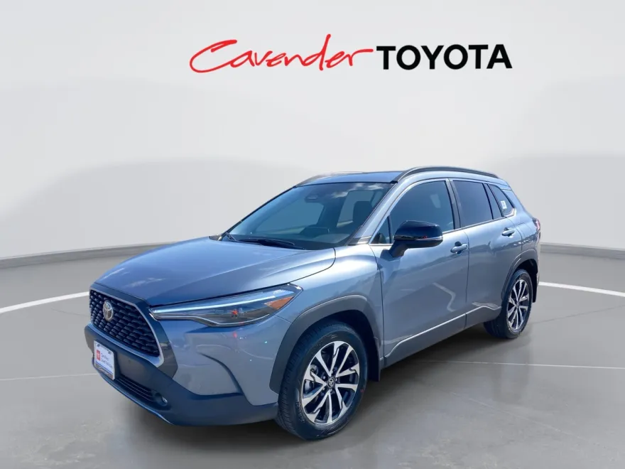 2025 Toyota Corolla Cross XLE photo 1