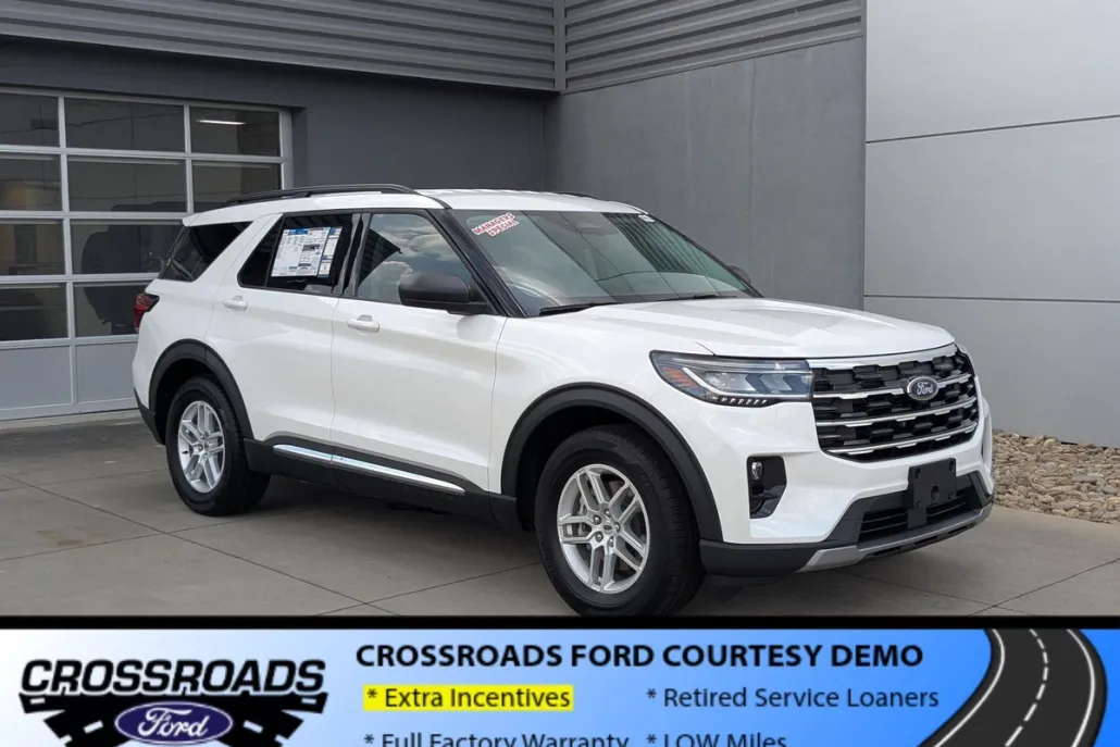 2025 Ford Explorer photo 1
