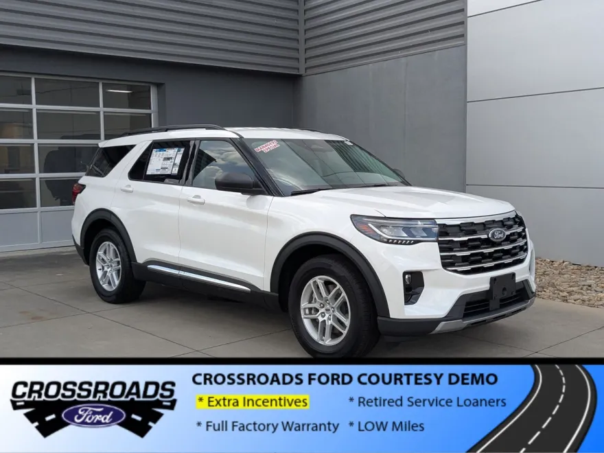 2025 Ford Explorer photo 1
