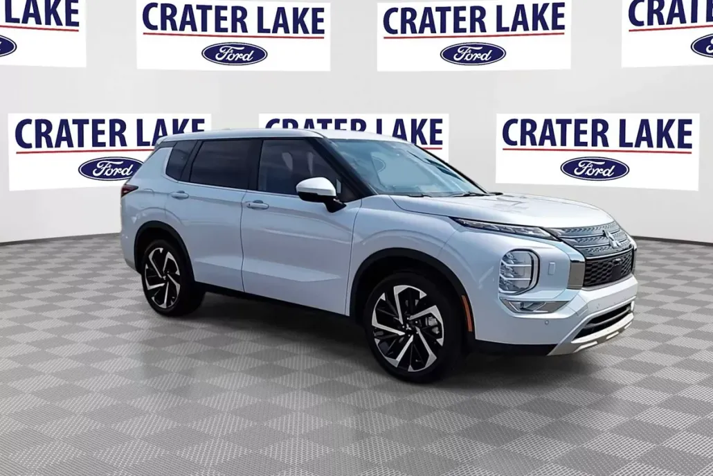 2024 Mitsubishi Outlander SE photo 1