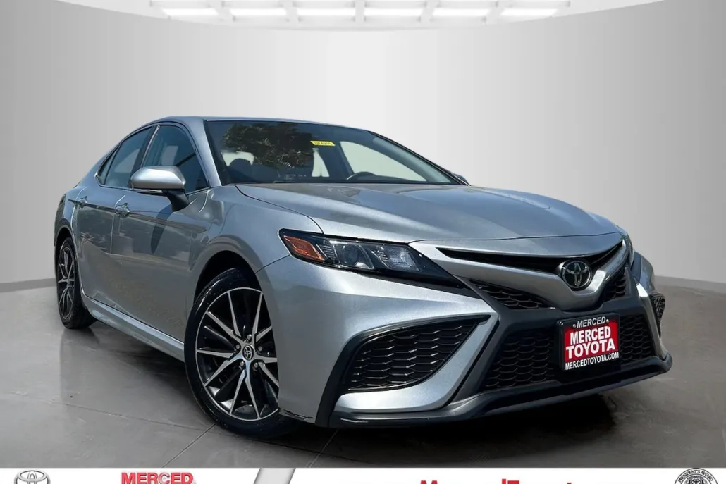 2023 Toyota Camry SE photo 1
