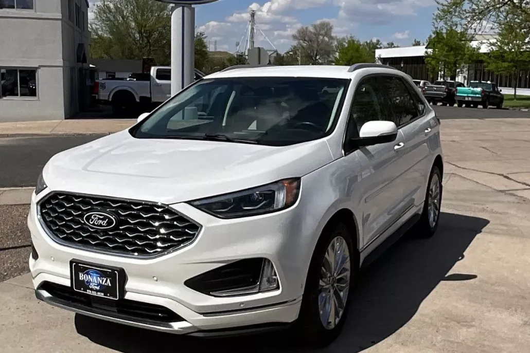 2022 Ford Edge Titanium photo 1