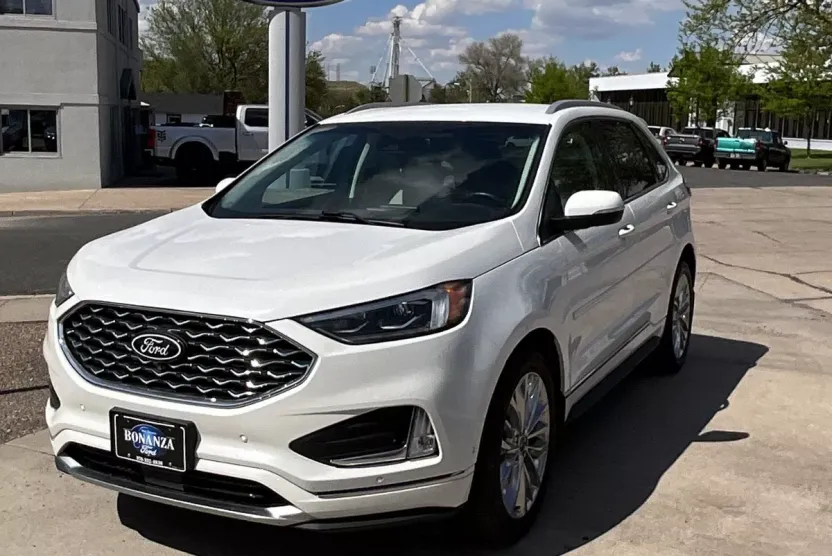 2022 Ford Edge Titanium photo 1